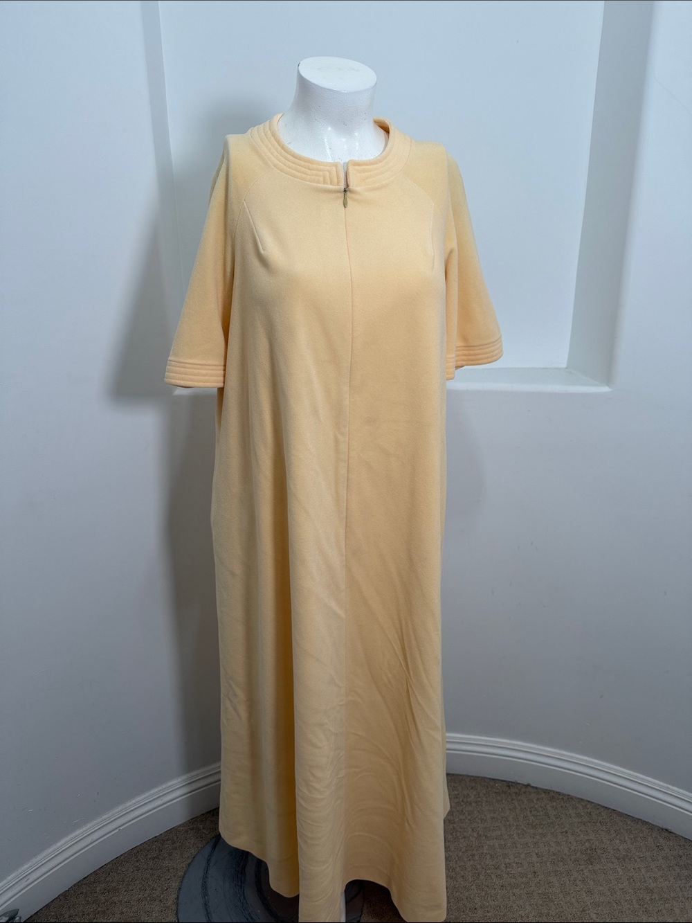 Vanity Fair Vintage  Cream Short-Sleeve Half-zip  Velour Housecoat Loungewear XL